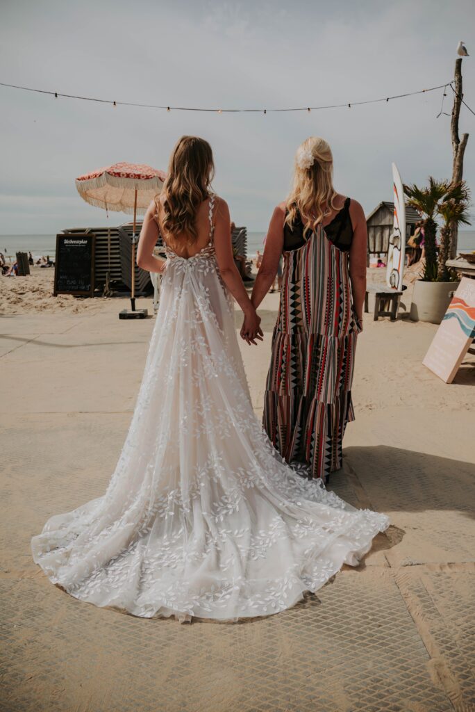 Emotionen bei der freien Trauung am Strand in Castricum aan Zee