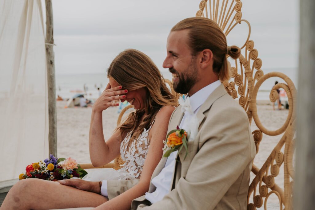 Detailaufnahme bei der Trauung am Strand in Castricum aan Zee