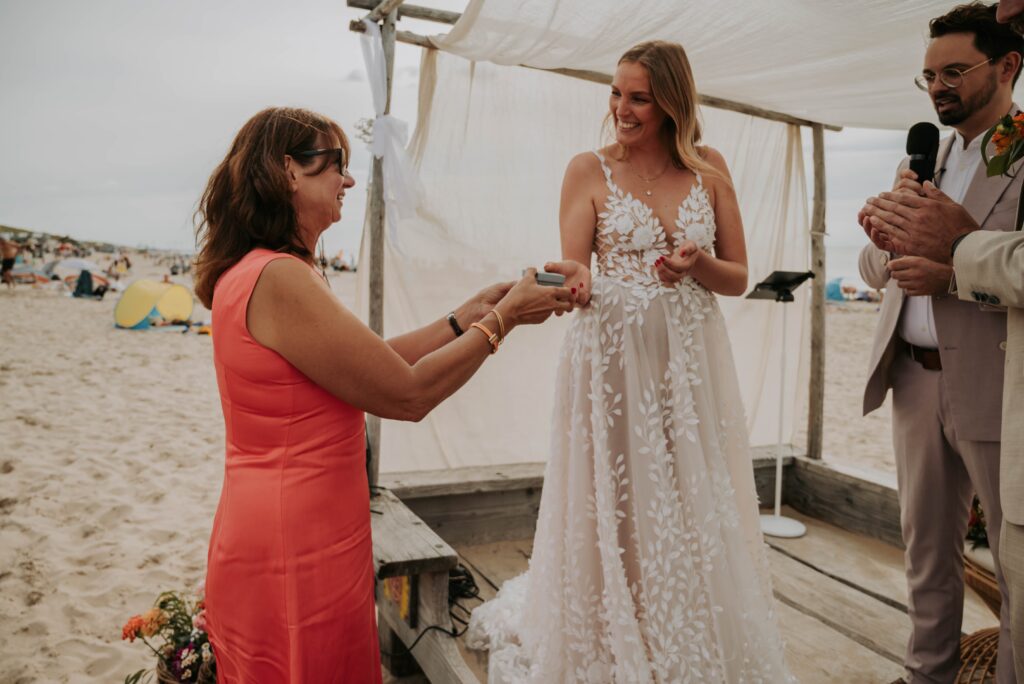 Freie Trauung in Castricum aan Zee – natürliche Farben und Strandlicht