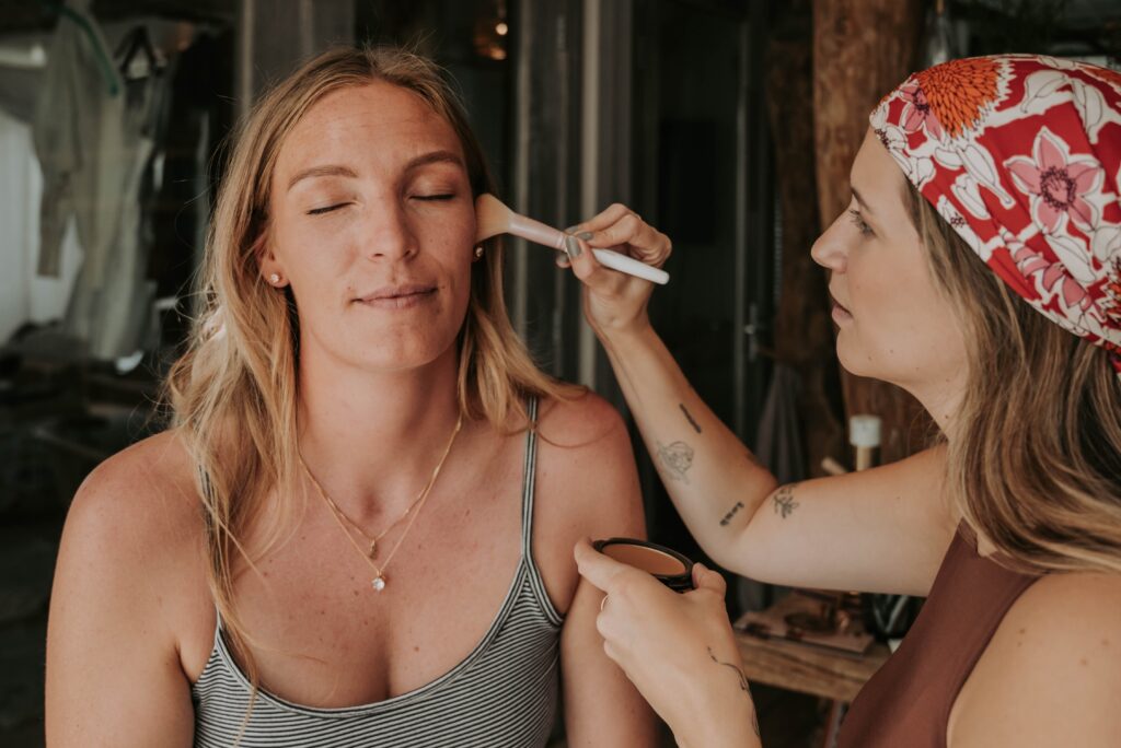 Getting Ready Hochzeitsreportage – Lachen, Nähe und Bewegung