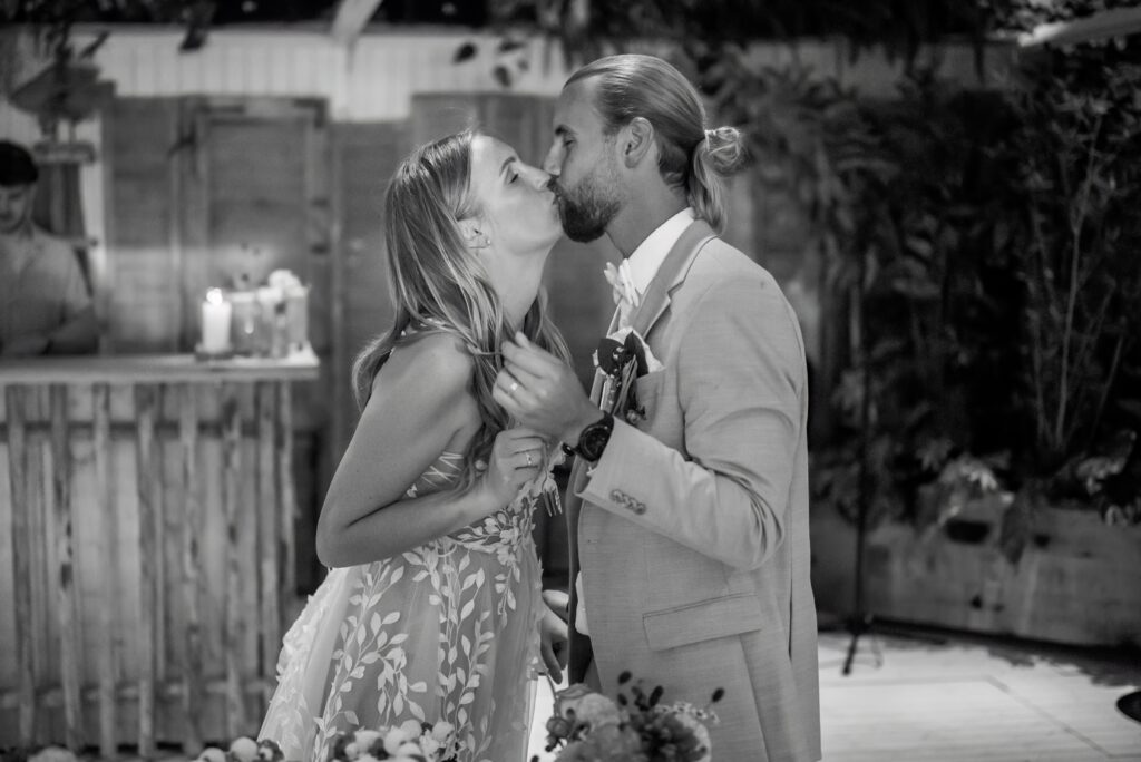 Strandhochzeit Castricum Foto und Video – Abendstimmung bei Dinner und Torte