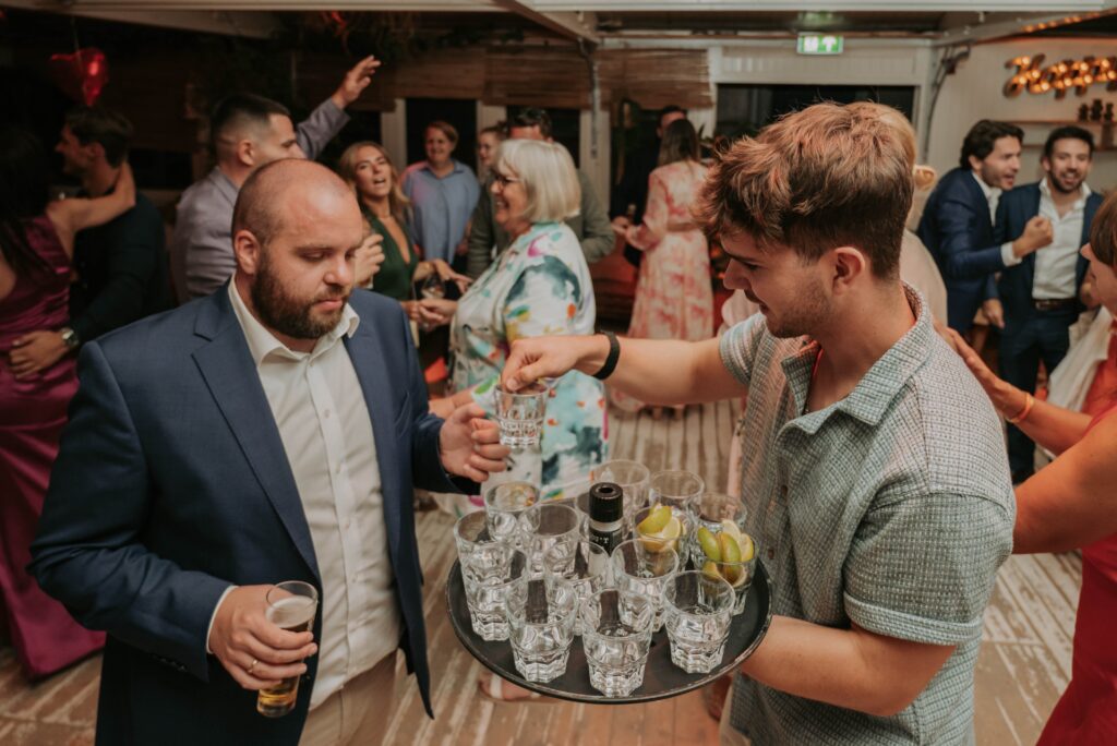 Strandhochzeit Castricum Foto und Video – ausgelassene Party am Abend