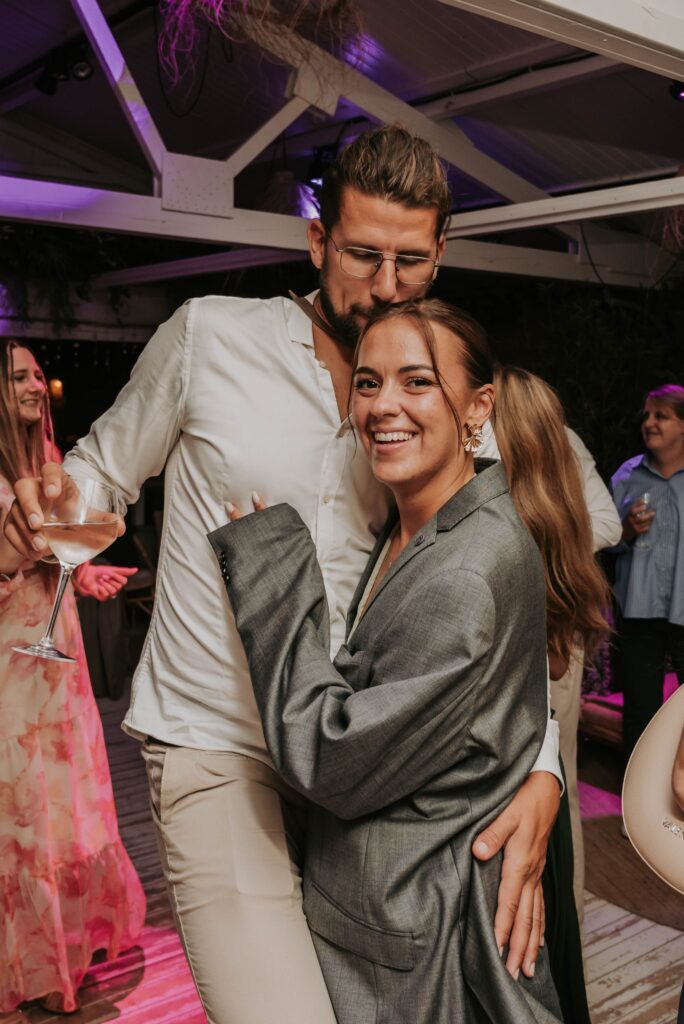 Feier in Castricum aan Zee – ausgelassene Stimmung und echte Reportage