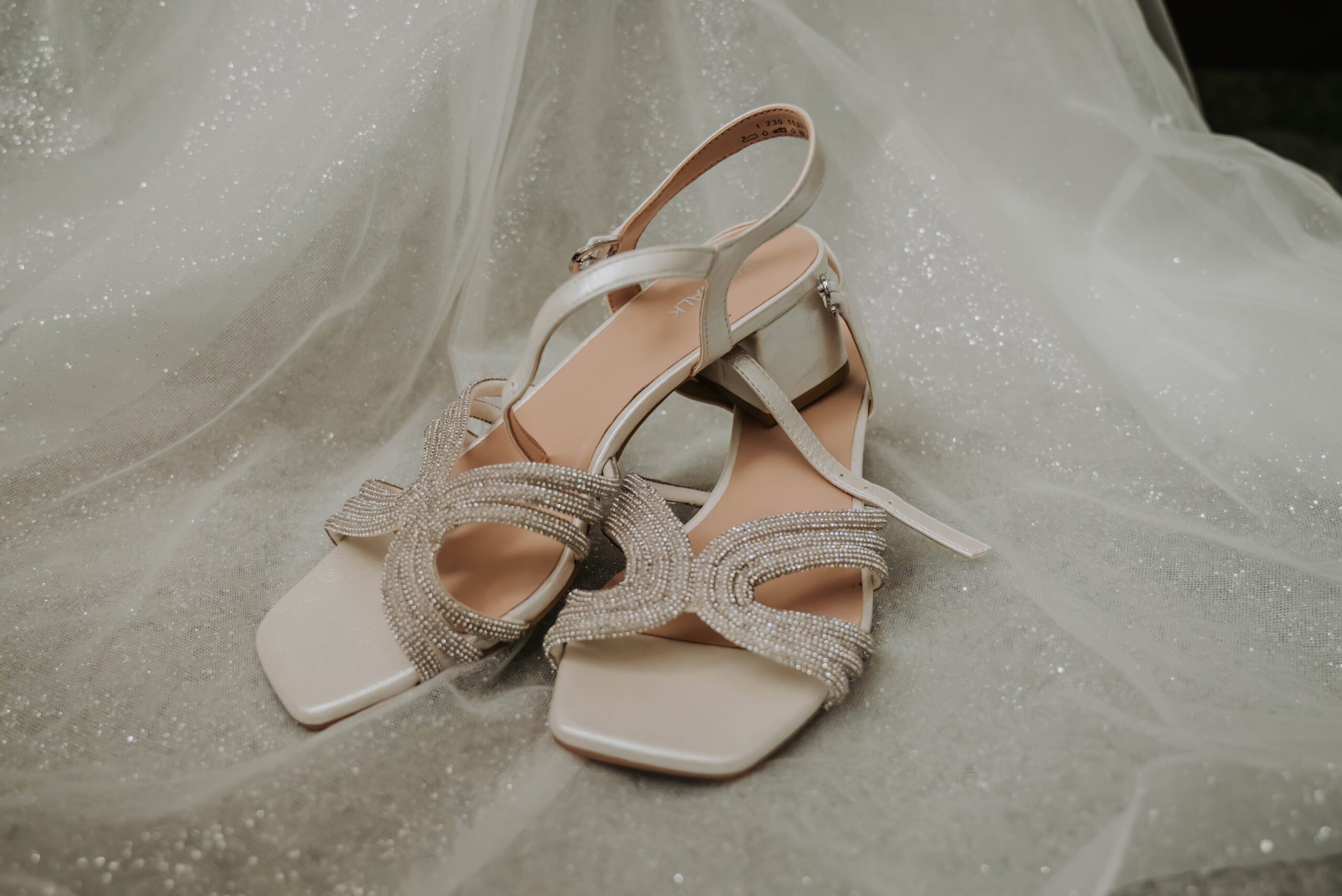 Brautschuhe beim Getting Ready vor der Hochzeit in Essen