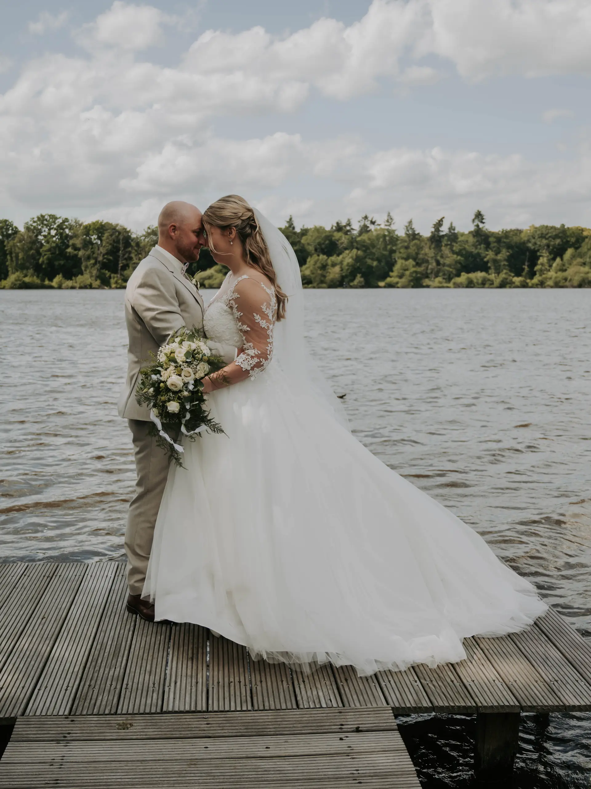 Marina und Dennis beim Paarshooting am Golfclub Haus Bey
